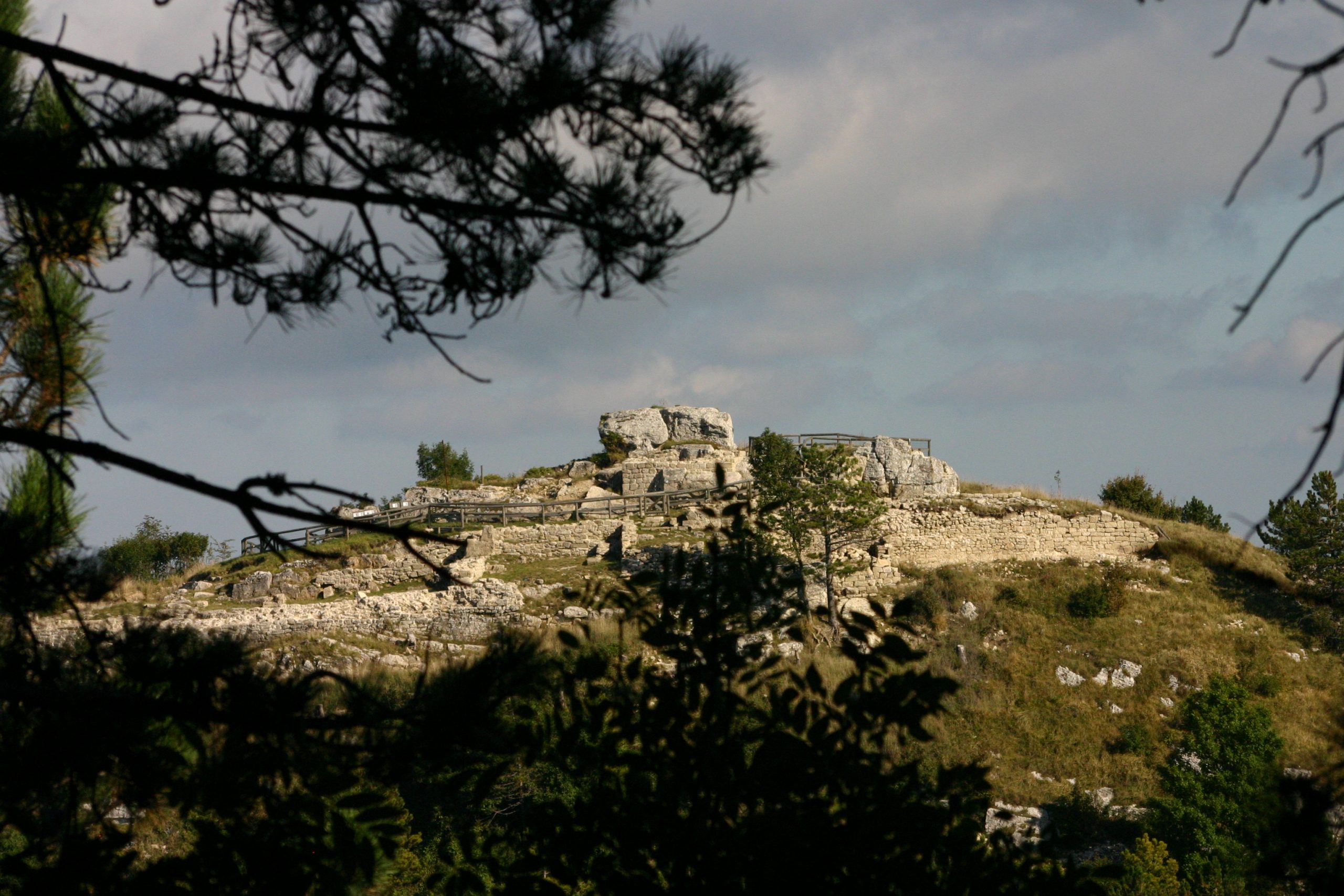 scavi-archeologici-castello-montecopiolo